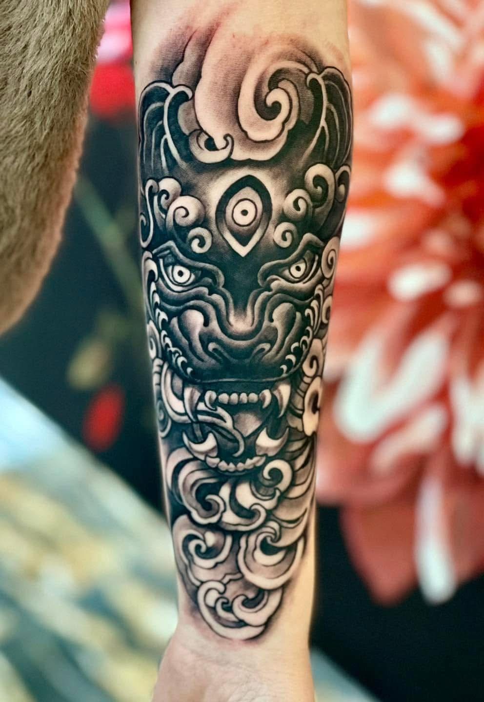 Foo dog oroszlán japán stílusú alkar sleeve