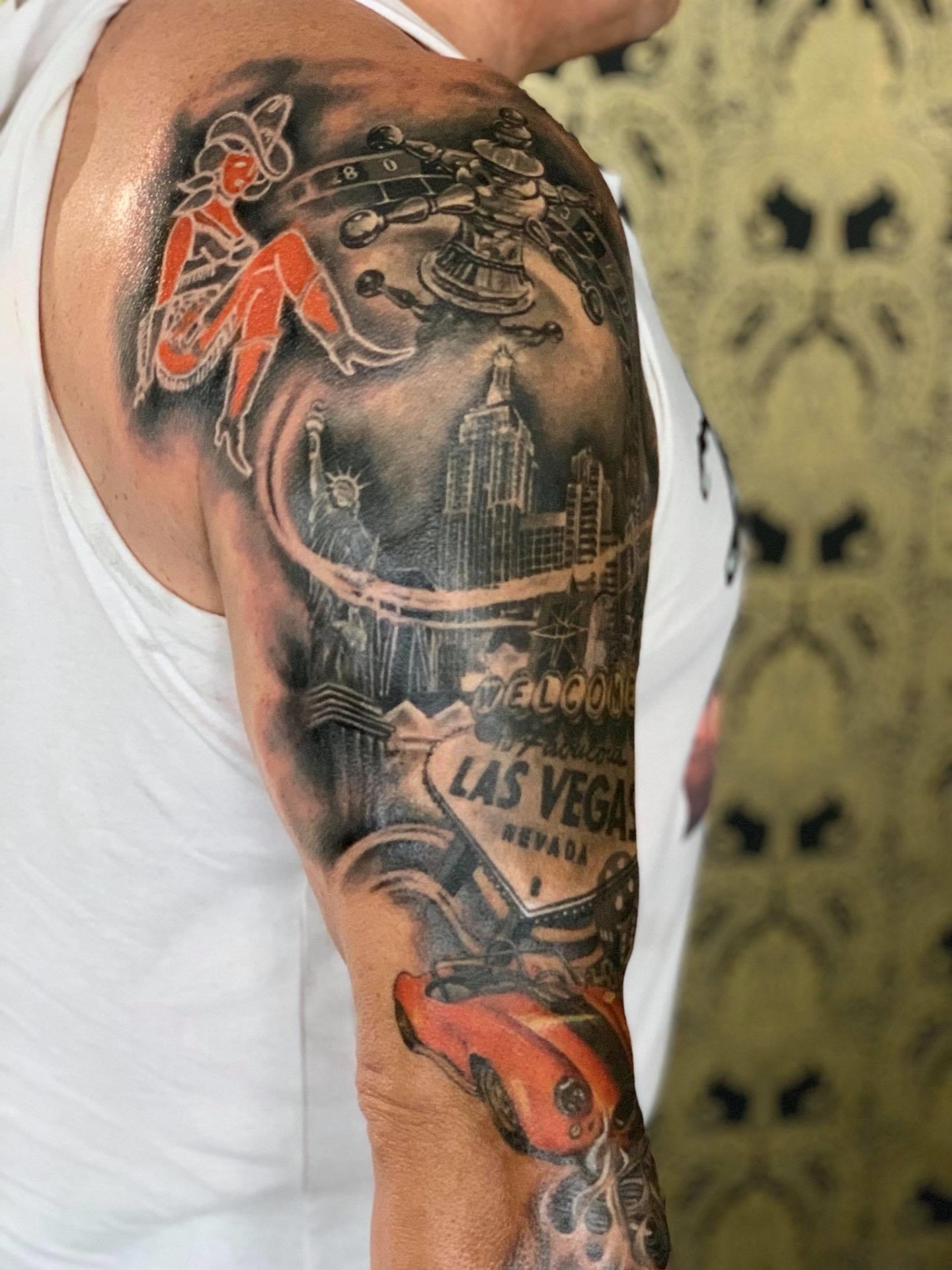 Las Vegas és New York városi sleeve tetoválás